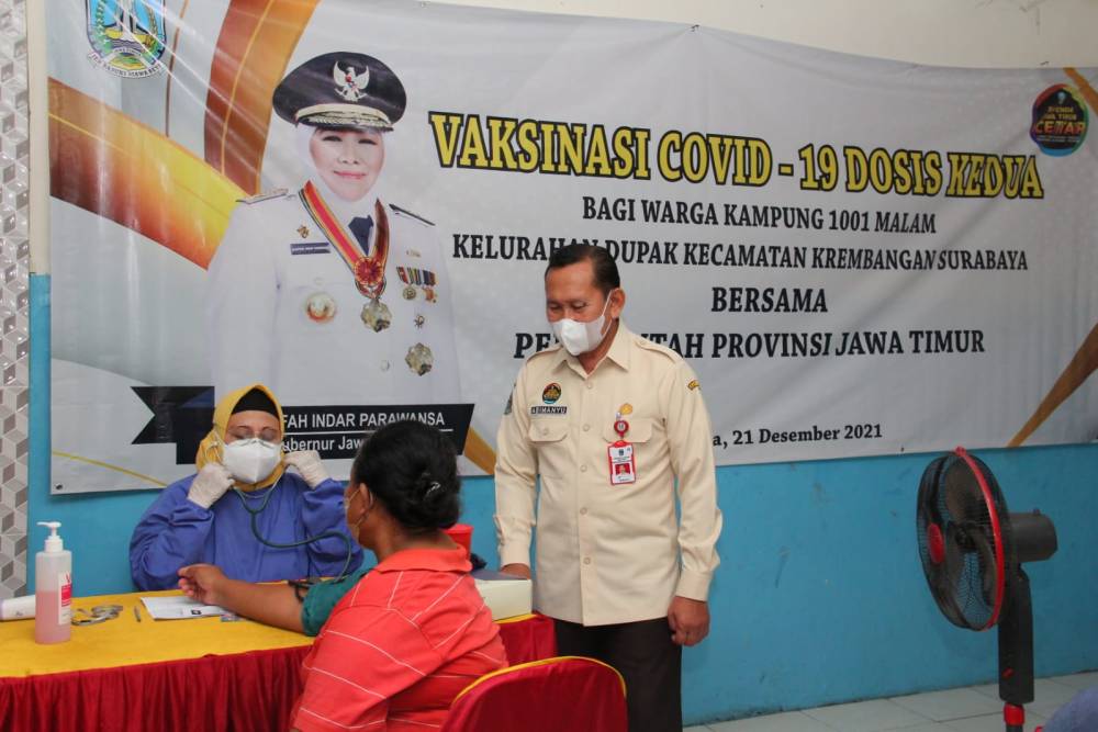 Gubernur Khofifah Terjunkan Tim Vaksinasi Sisir Warga Kampung 1001 Malam Surabaya